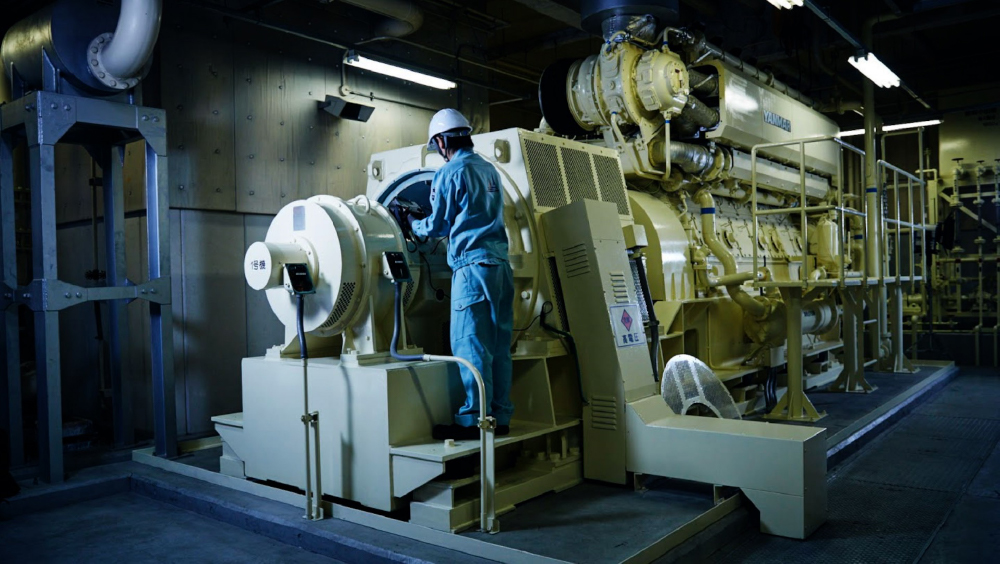非常用自家発電設備のメンテナンス風景